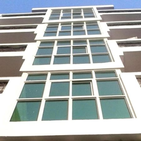 Charanpahari Hotel New Delhi Exteriör bild