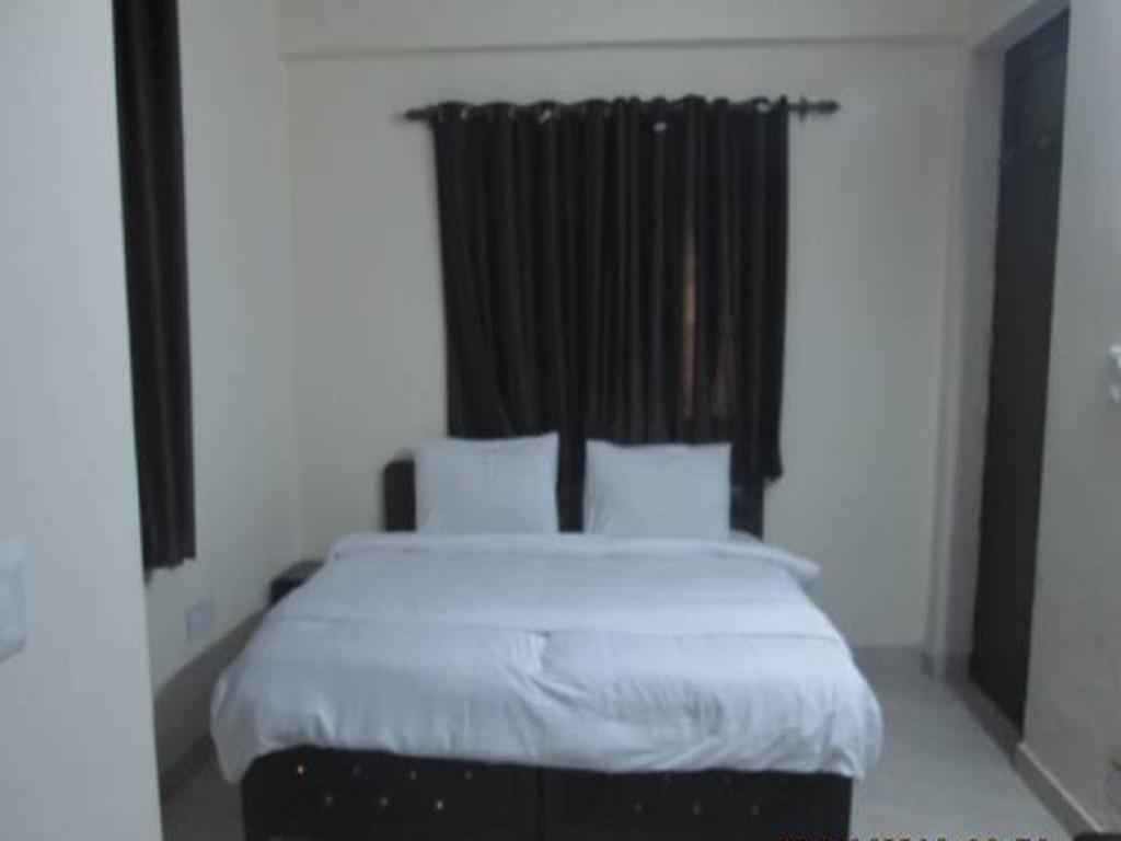 Charanpahari Hotel New Delhi Rum bild