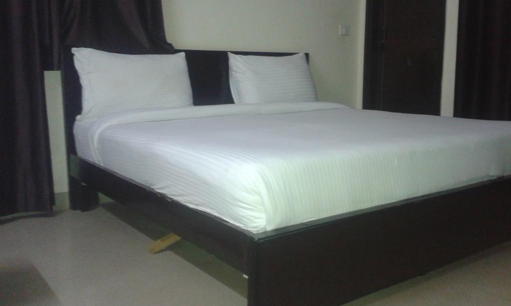 Charanpahari Hotel New Delhi Rum bild