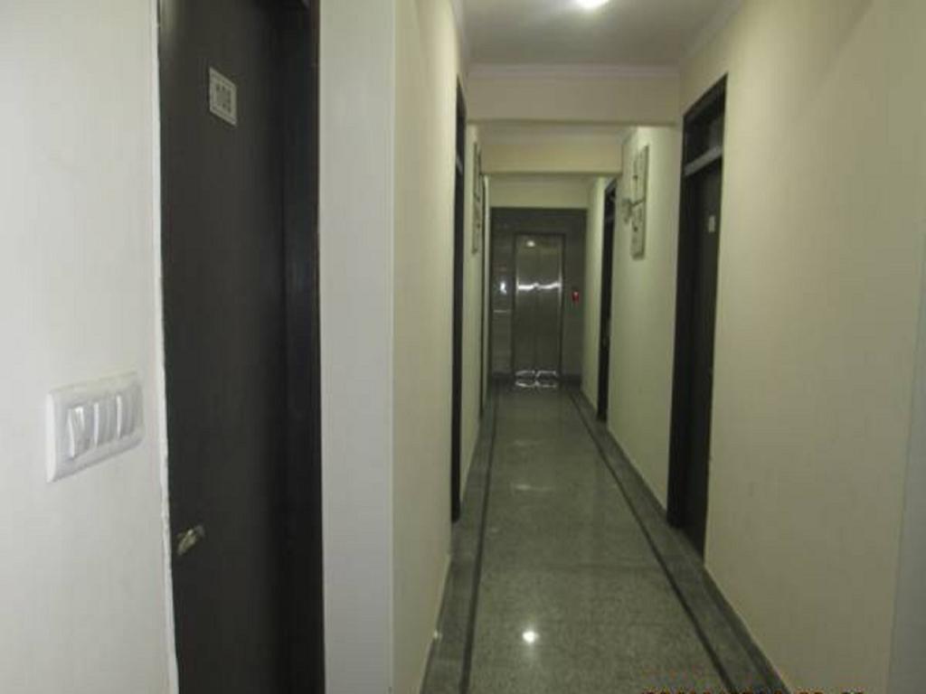 Charanpahari Hotel New Delhi Exteriör bild