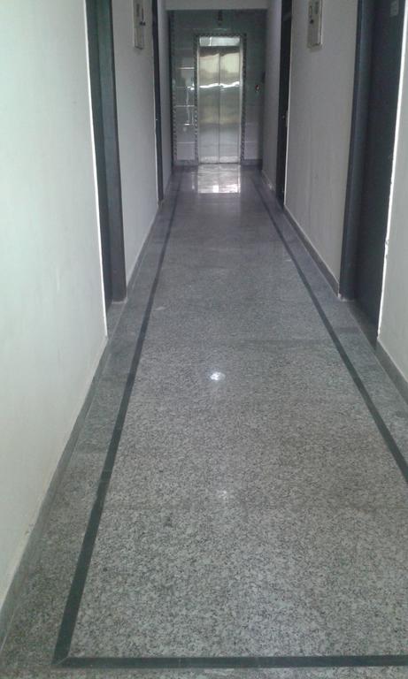 Charanpahari Hotel New Delhi Exteriör bild