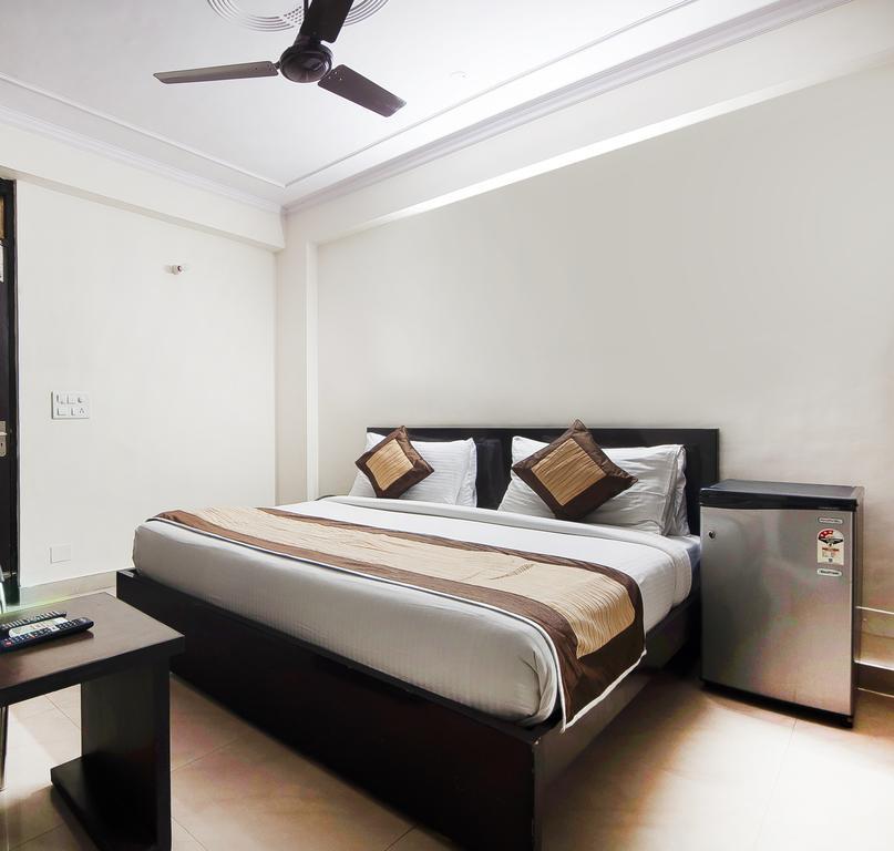 Charanpahari Hotel New Delhi Exteriör bild