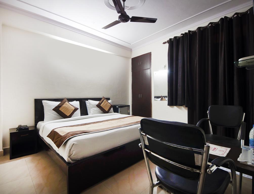 Charanpahari Hotel New Delhi Exteriör bild