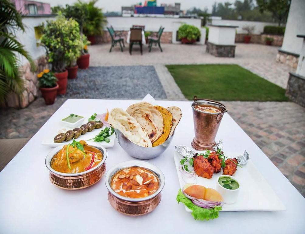 Charanpahari Hotel New Delhi Exteriör bild
