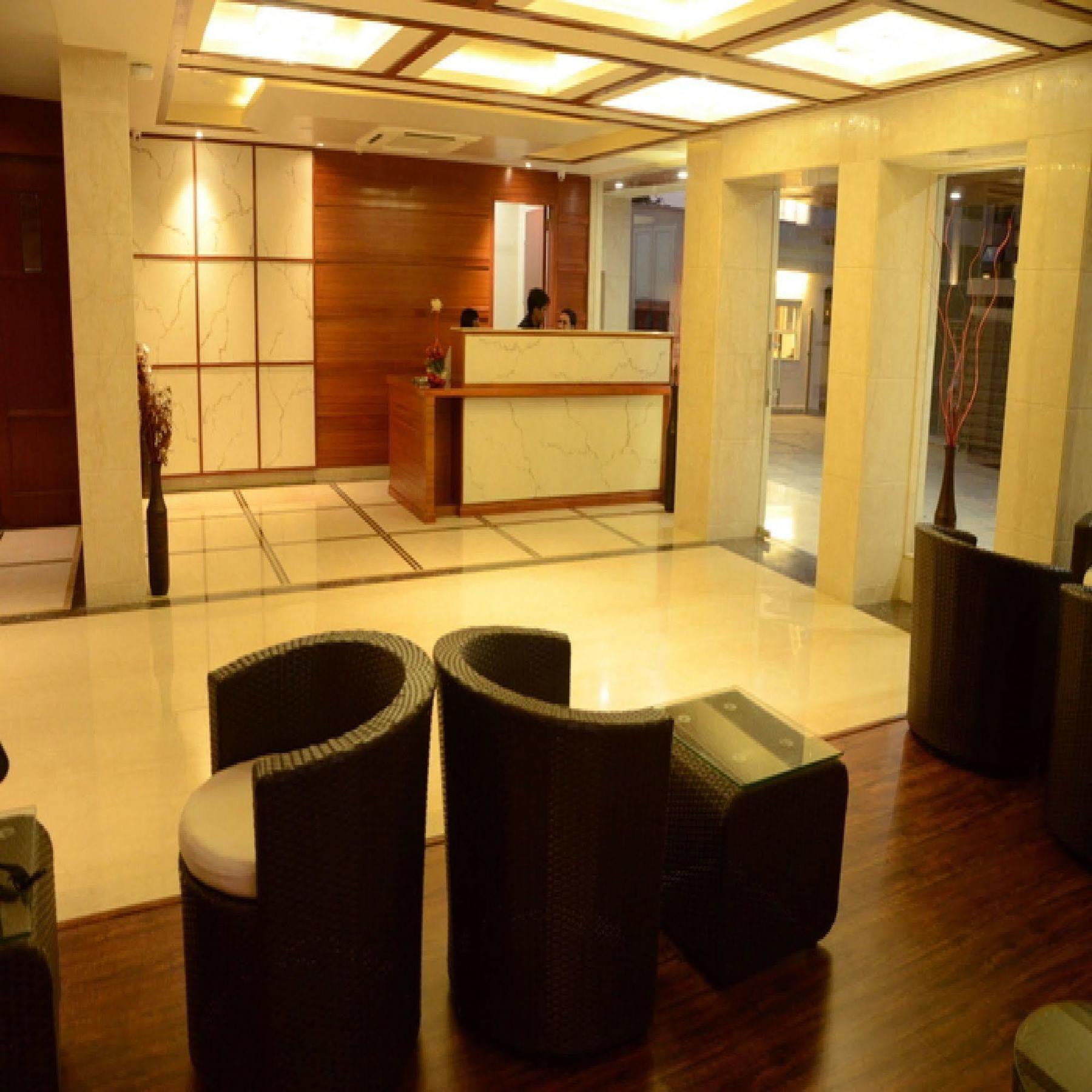 Charanpahari Hotel New Delhi Exteriör bild