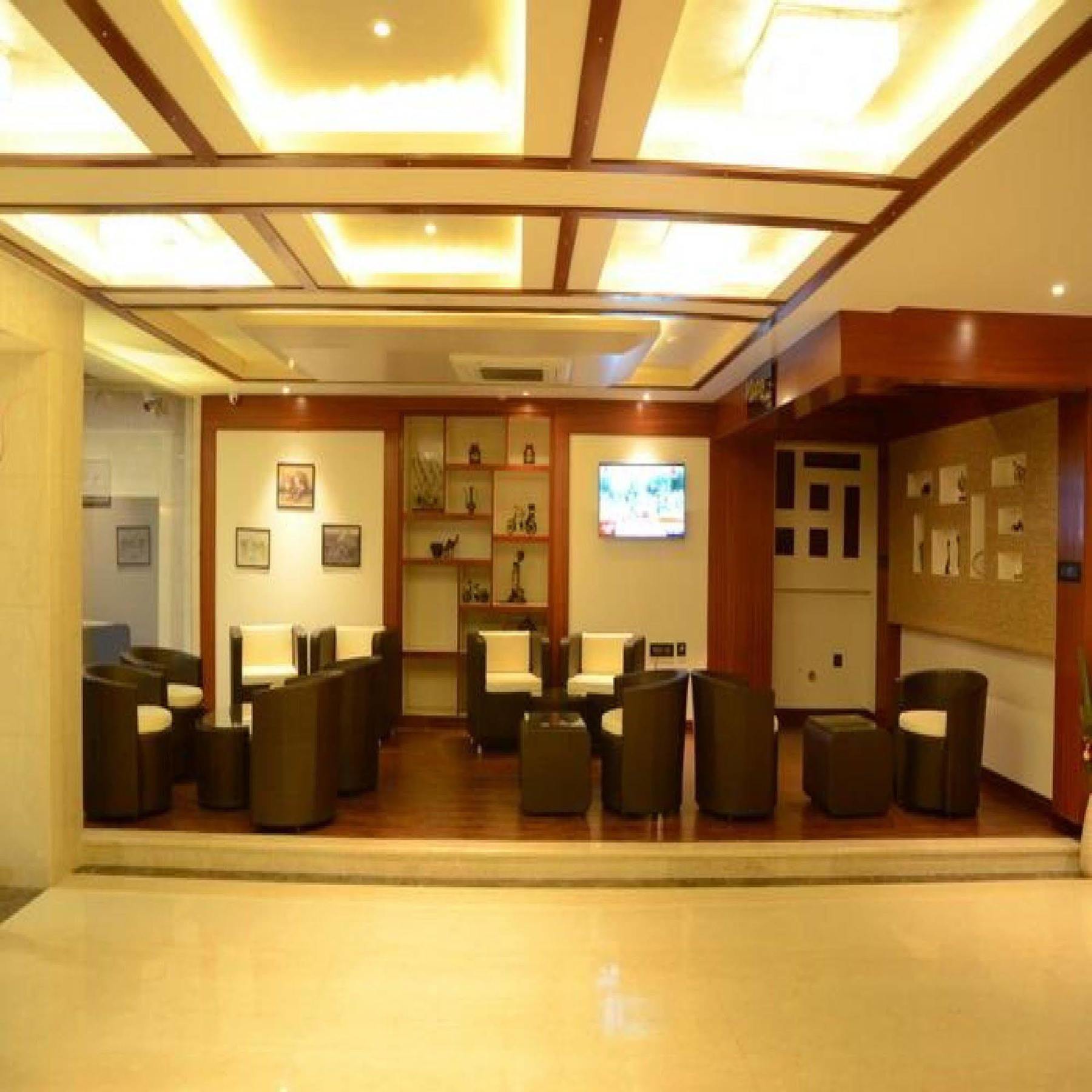 Charanpahari Hotel New Delhi Exteriör bild