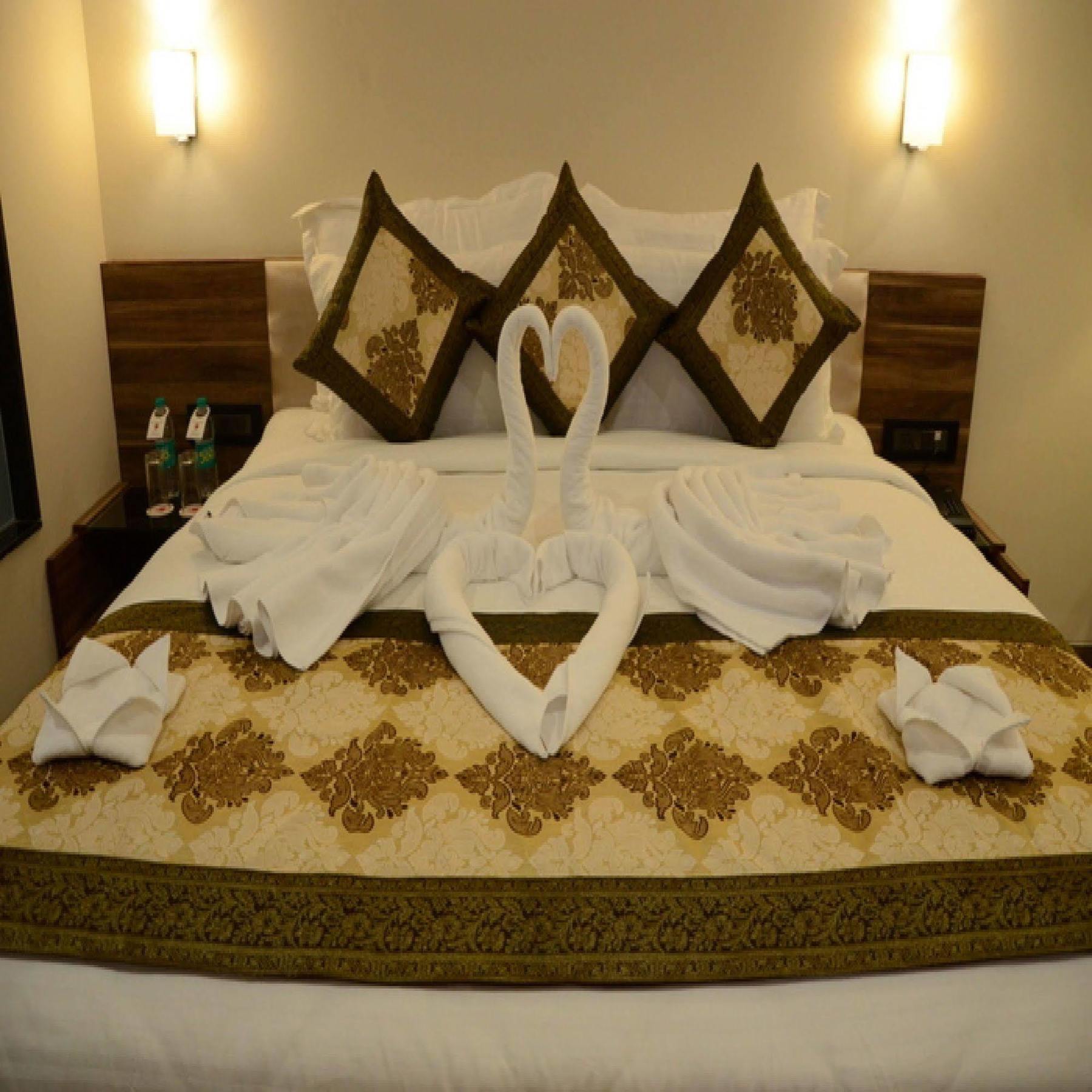 Charanpahari Hotel New Delhi Exteriör bild