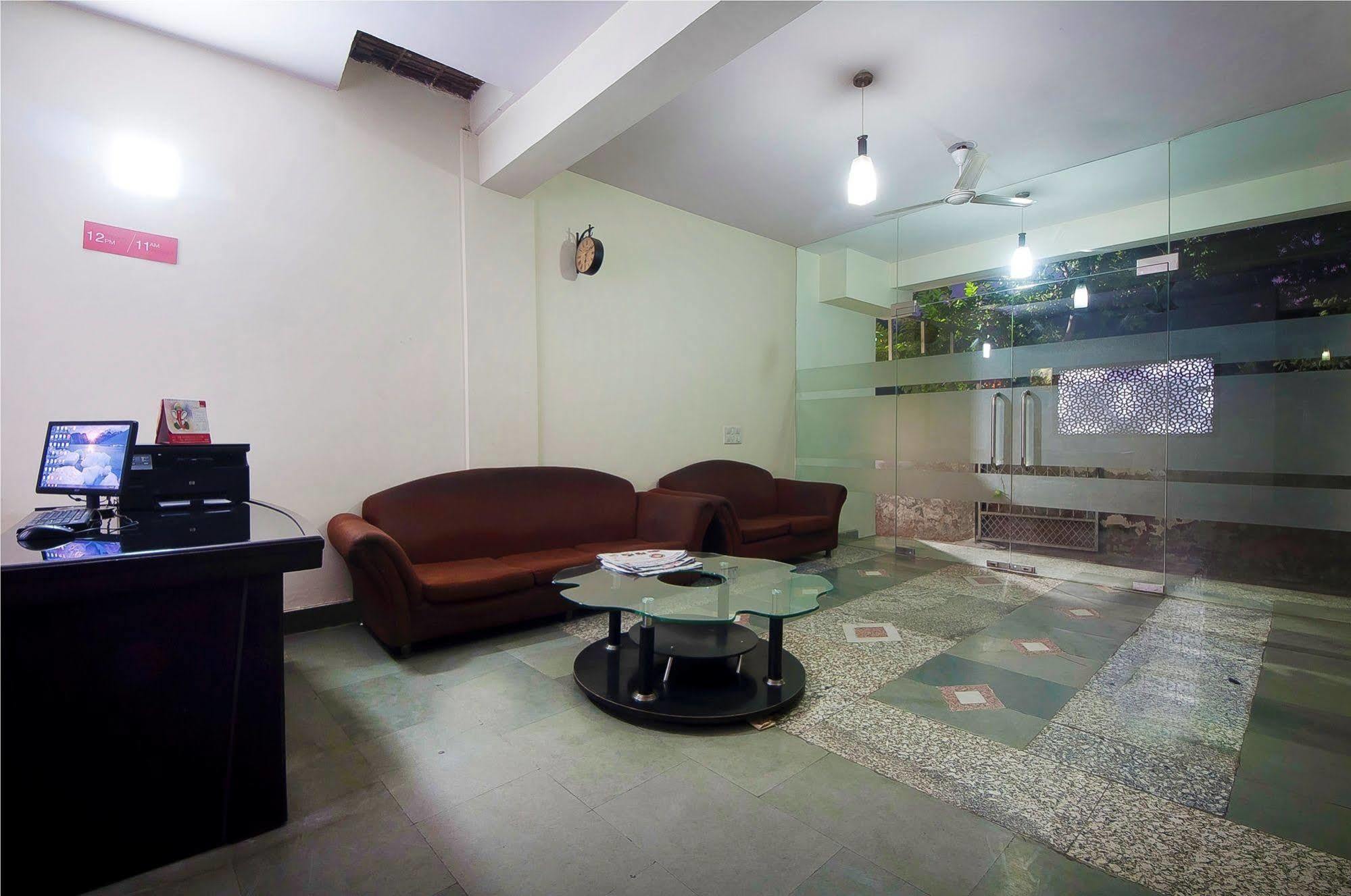 Charanpahari Hotel New Delhi Exteriör bild